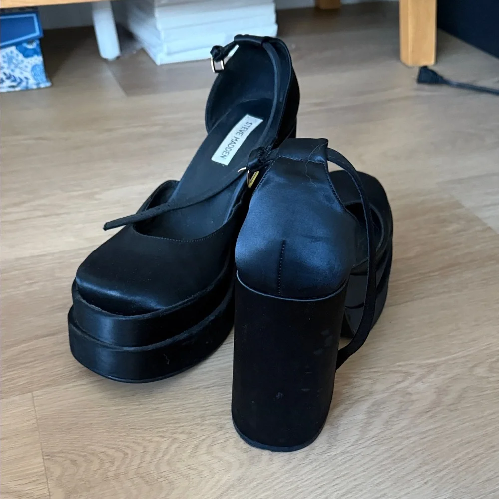 Steve Madden Black Platform Pumps - Picture 4 of 5